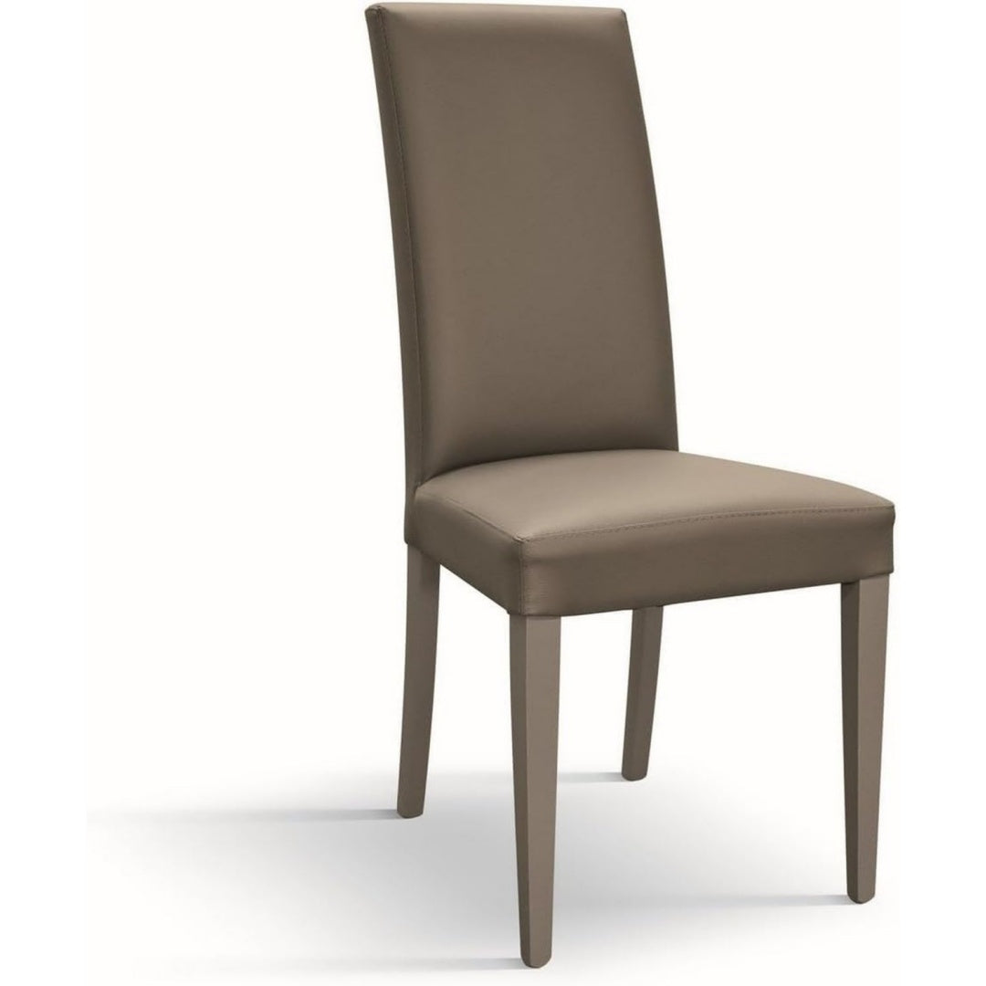 Sedia marrone con schienale alto