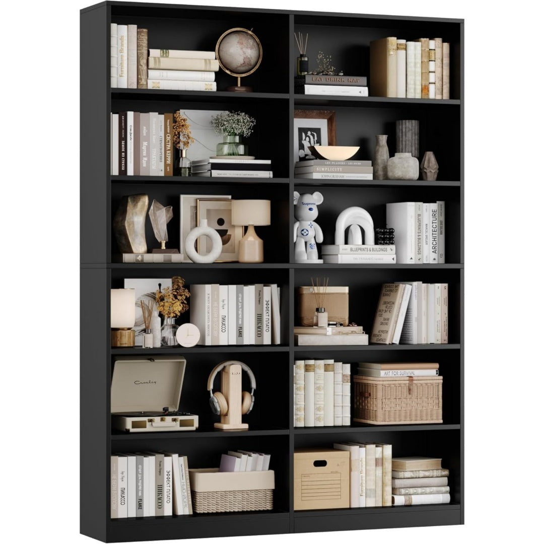 Libreria nera con ripiani