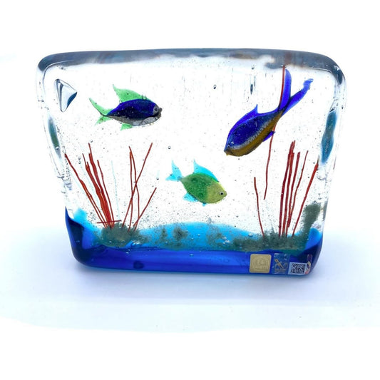 Scultura in vetro con pesci multicolore